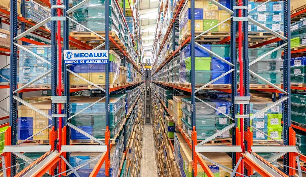 High-bay pallet racking is an ideal solution for making better use of space without losing direct access to goods