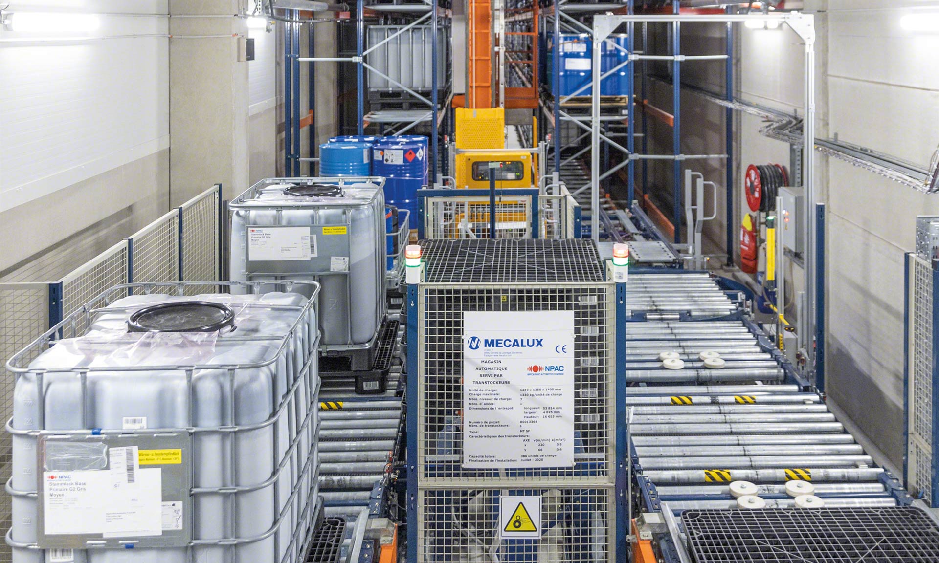Tote Risers IBC totes and their use in warehousing - Interlake Mecalux