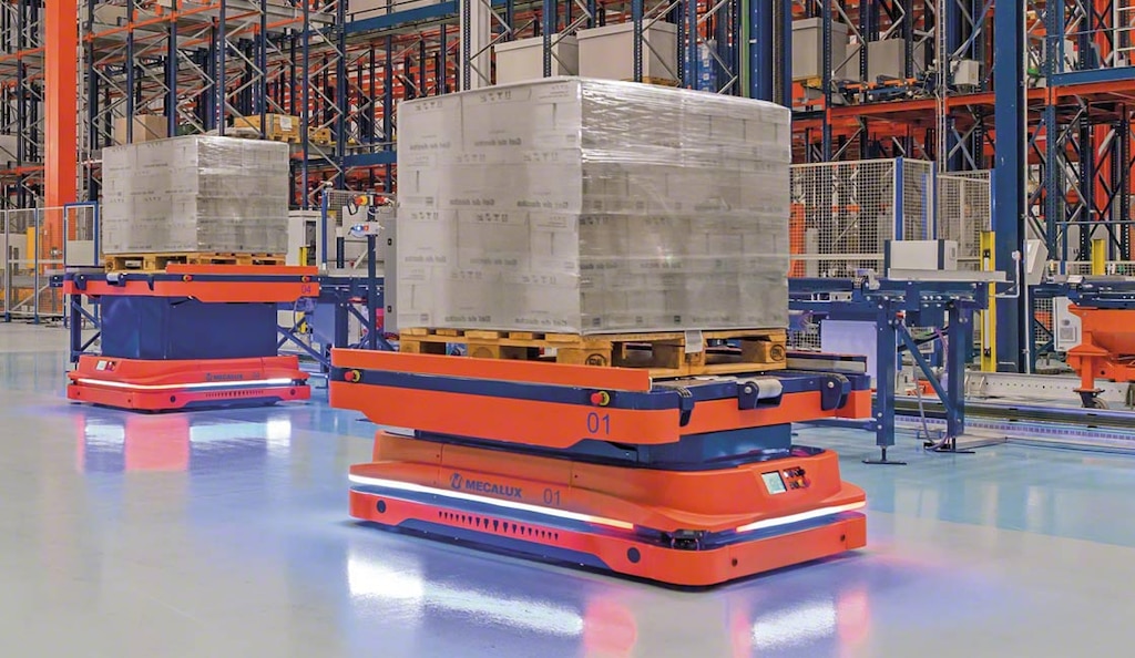 Some Interlake Mecalux AMR models feature lithium batteries and an inductive charging system