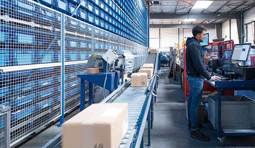 Automating warehouse operations is an effective way to achieve cost reduction in logistics