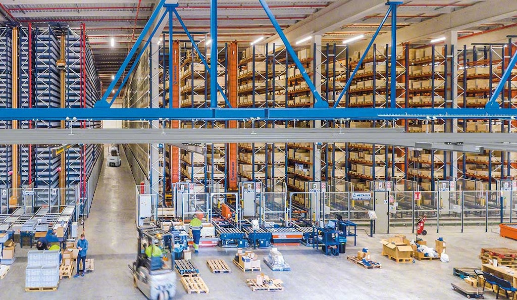 Using pallets and storage containers in material handling reduces strain and movements throughout the warehouse