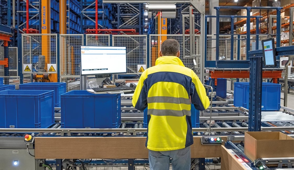 Jung Logistique combines automation and a put-to-light system for greater order picking accuracy