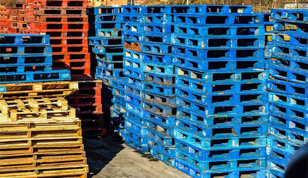 Pallet markings and colors vary worldwide