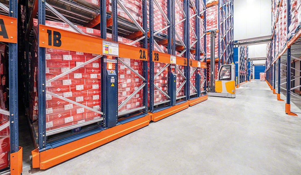 High-density mobile racking systems offer direct access to pallets