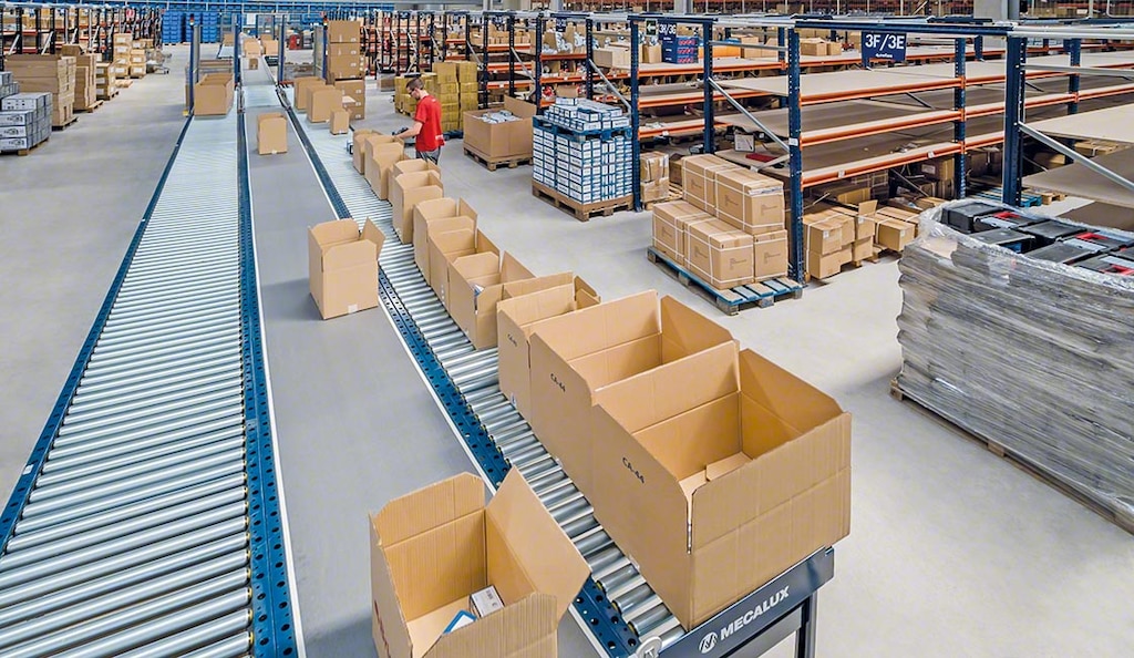 Box conveyors speed up product movements and order fulfillment