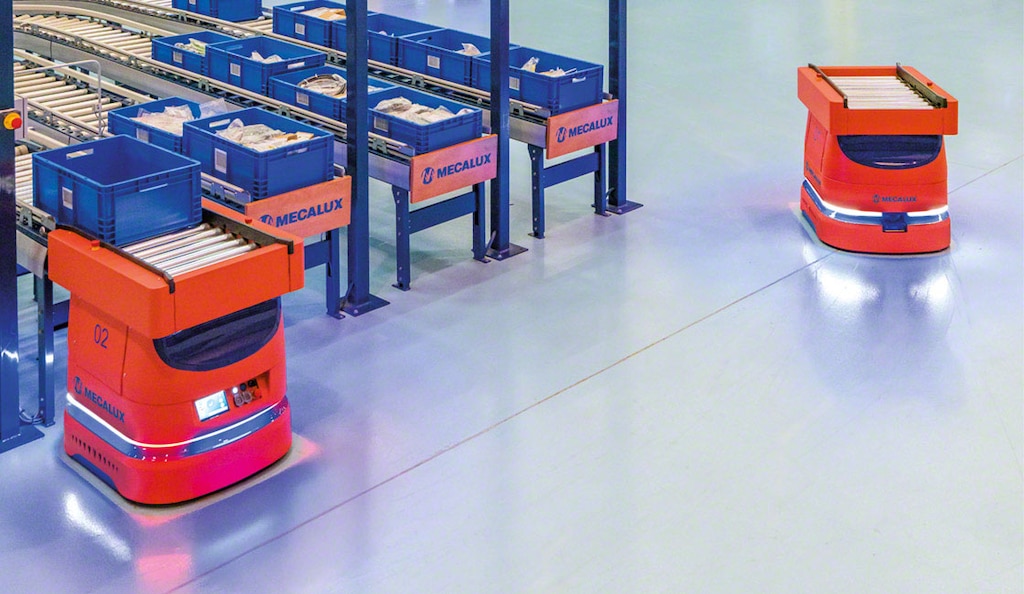 Equipped with SLAM mapping capabilities, Interlake Mecalux’s AMRs adapt seamlessly to warehouse environments