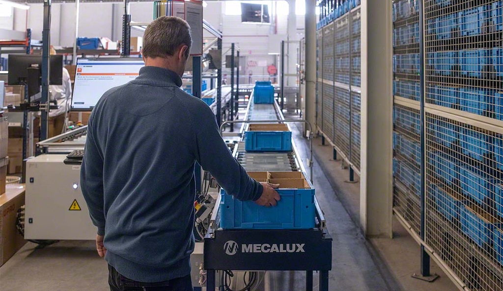 Conveyors speed up picking operations in ecommerce warehouses