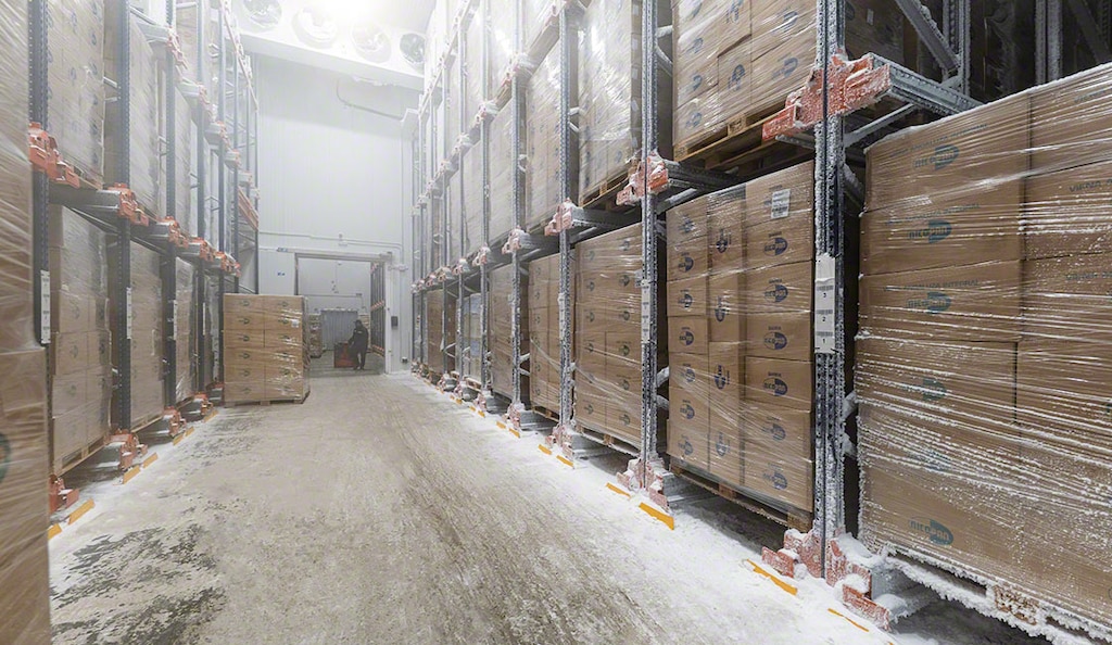 Tunnel freezers freeze products subsequently stored on racks