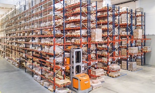VNA pallet racking consists of pallet racks placed close together in a limited area
