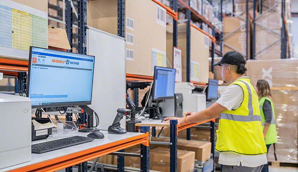 A warehouse management system example that uses the SaaS model is Wallbox