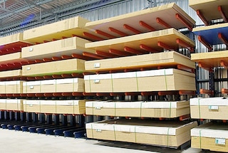 A cantilever steel rack is suitable for storing non-palletizable loads