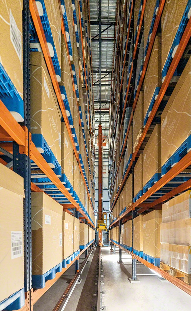 Automated rack-supported warehouse with three 213.3-foot-long aisles