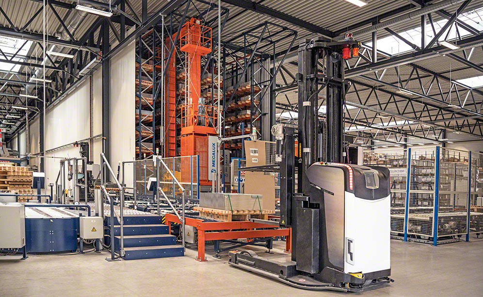 Blechwarenfabrik's AGVs connect the warehouse with production