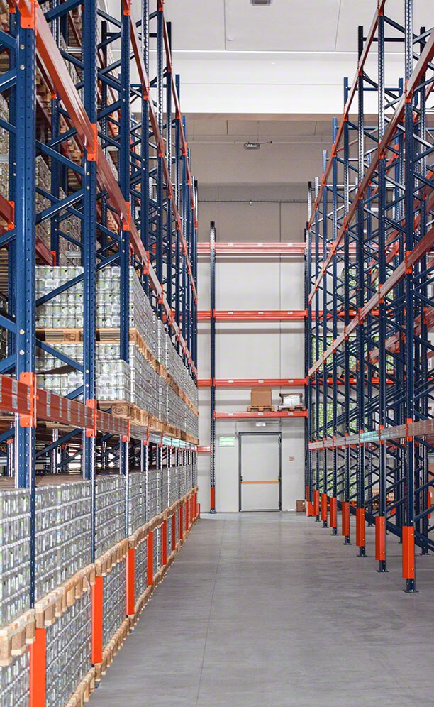 The direct access makes it possible to  move close to 200 pallets a day