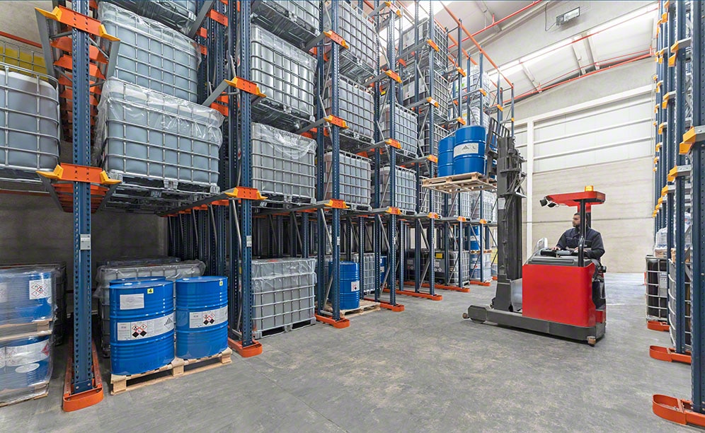 The drive-in racks optimize the surface area of the Global-TALKE facility