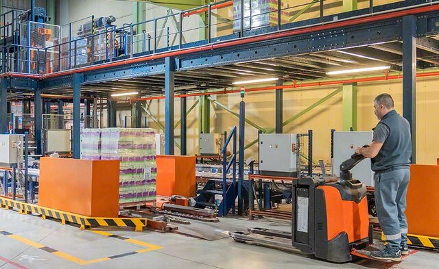 Esnelat uses AS/RS in its logistics center