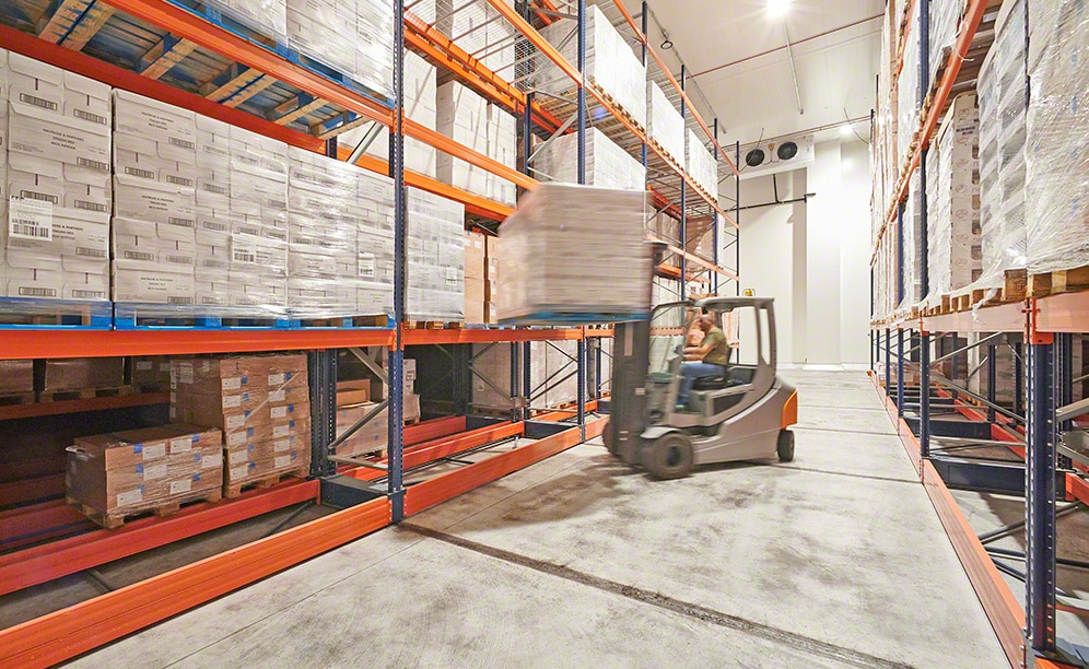 Genta's Movirack mobile racks can open several aisles to perform picking