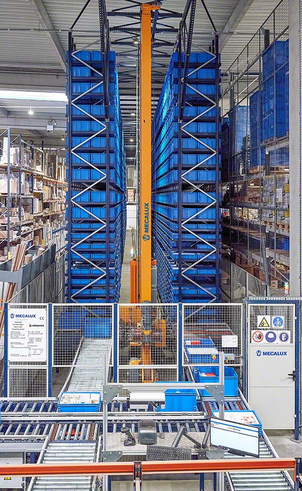 The mini-load stacker crane stores and retrieves MEQUISA’s totes