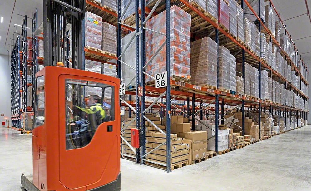 Mobile racking provides direct access to the goods by opening a working aisle