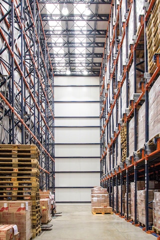 When combined with Rack Supported Buildings, the Pallet Shuttle can take full advantage of the warehouse space