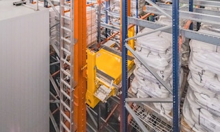 Automated warehouse with 2,755 tons of frozen fish and seafood