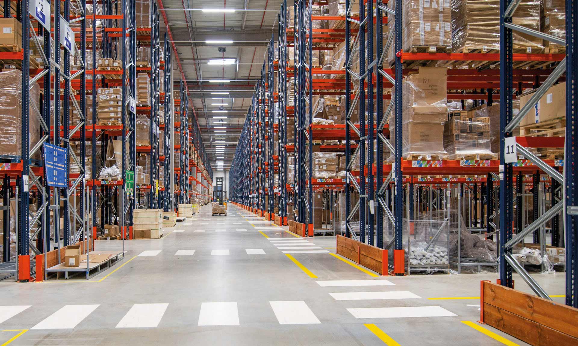 Up to 18,000 orders daily in Sportisimo’s new multichannel warehouse Up to 18,000 orders daily in Sportisimo’s new multichannel warehouse