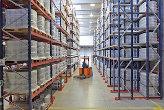 Drive-in racking can be combined with other storage systems, such as selective pallet racking