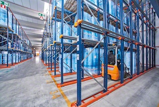 Pallets are placed in the deepest free location of the drive-in pallet-rack