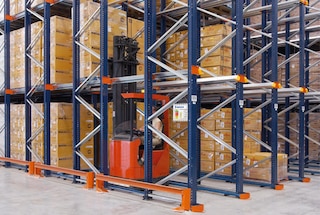 In drive-in pallet racking, forklifts drive in the storage lanes to deposit the pallet