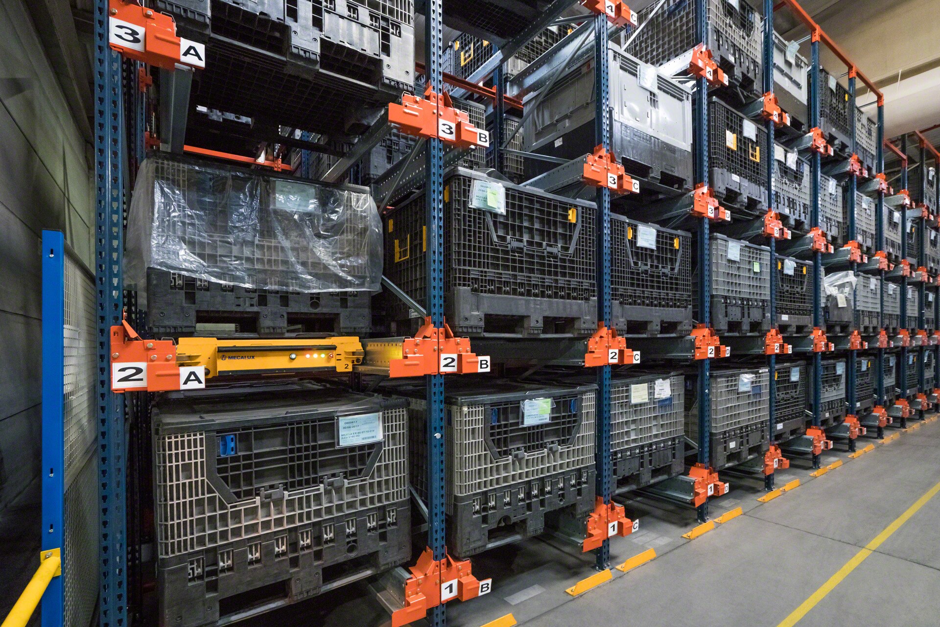 Our Pallet Shuttle can also operate with different types of pallets like plastic containers