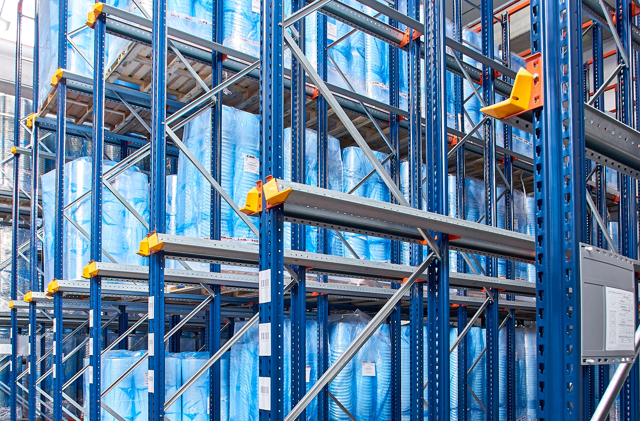 Drive-in Drive-thru Pallet Racks - Interlake Mecalux