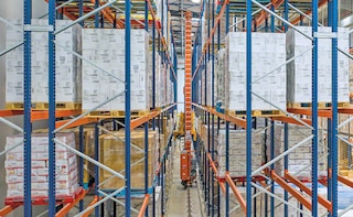 HAVI Portugal’s automated center is divided into frozen, refrigerated, and ambient zones