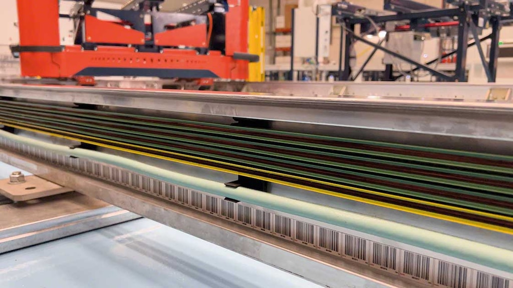 A barcode system enables each trolley to identify its position within the loop