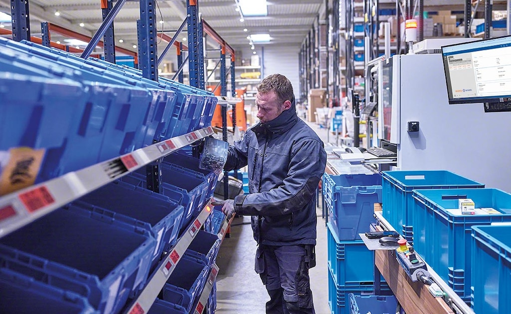 Cooperation led to a decrease of at least 32% in total tardiness