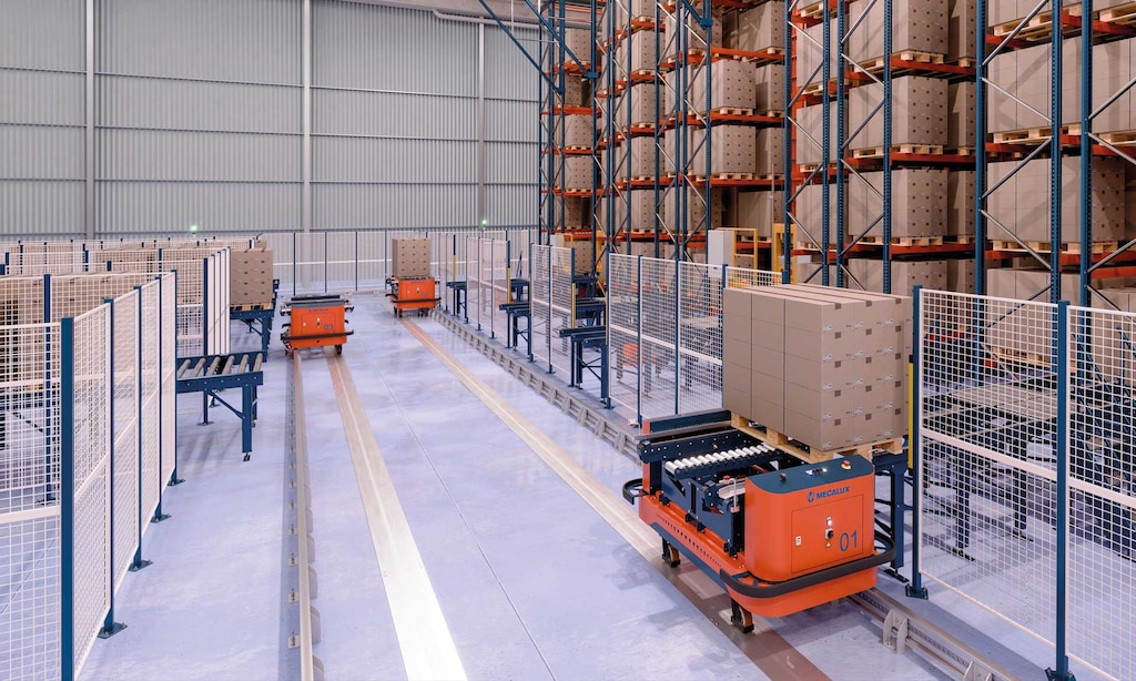 Interlake Mecalux’s floor-mounted electric monorail system operates on an electrified rail embedded in the floor