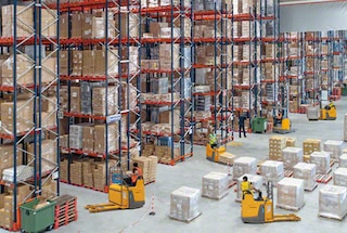 Pallet storage racks enable multi-client warehouses to manage very diverse products Pallet storage racks enable multi-client warehouses to manage very diverse products