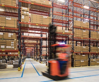 Ground-level passageways allow forklift operators to drive through the pallet racking Ground-level passageways allow forklift operators to drive through the pallet racking