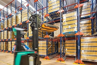 The Pallet Shuttle system is recommended for warehouses with high-throughput inbound/outbound flows