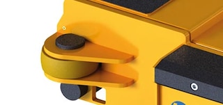 Pallet shuttle car contrast wheels