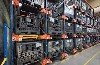 The Pallet Shuttle racking system can also manage other types of unit loads, such as plastic bins