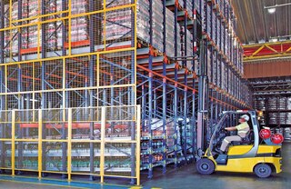 The lower level of the Pallet Shuttle storage system can be reserved for carton flow picking