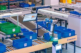 Mecalux’s picking robot completely automates order picking