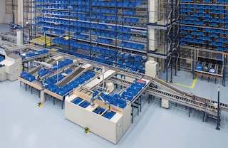 The order picking robot integrates seamlessly with various automated storage systems