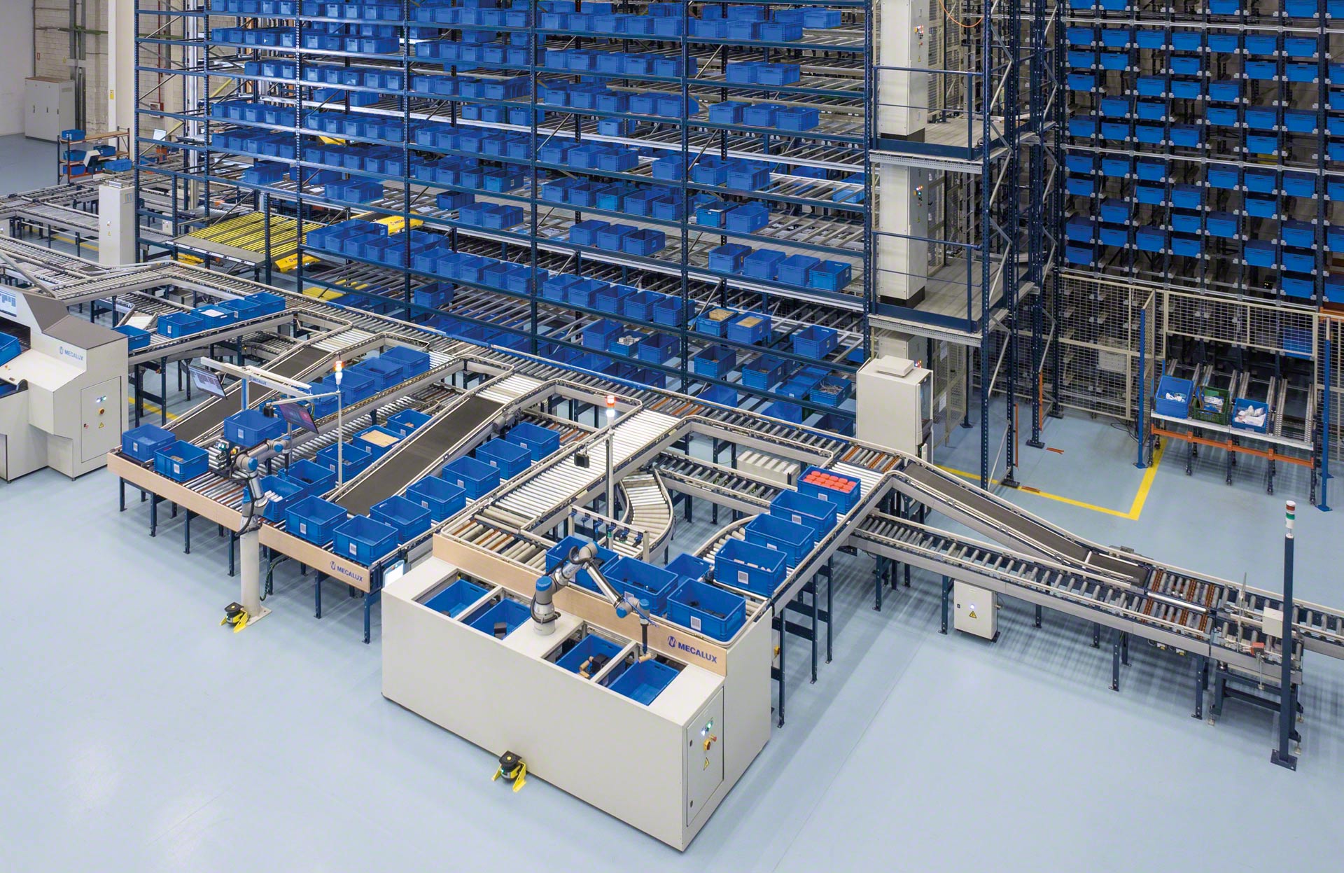The order picking robot integrates seamlessly with various automated storage systems