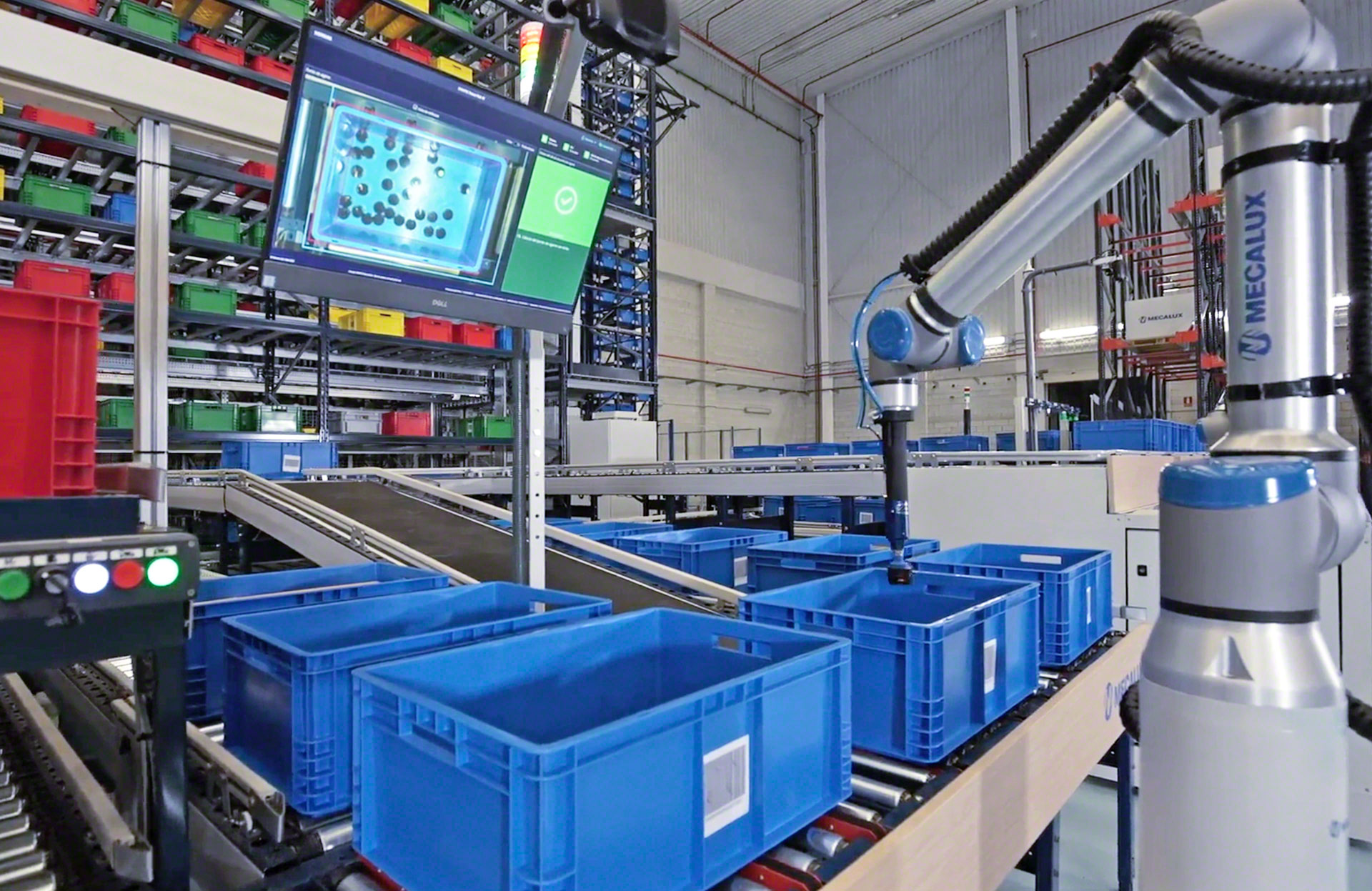 Picking robots pick items from one box and place them in another in a fully autonomous way