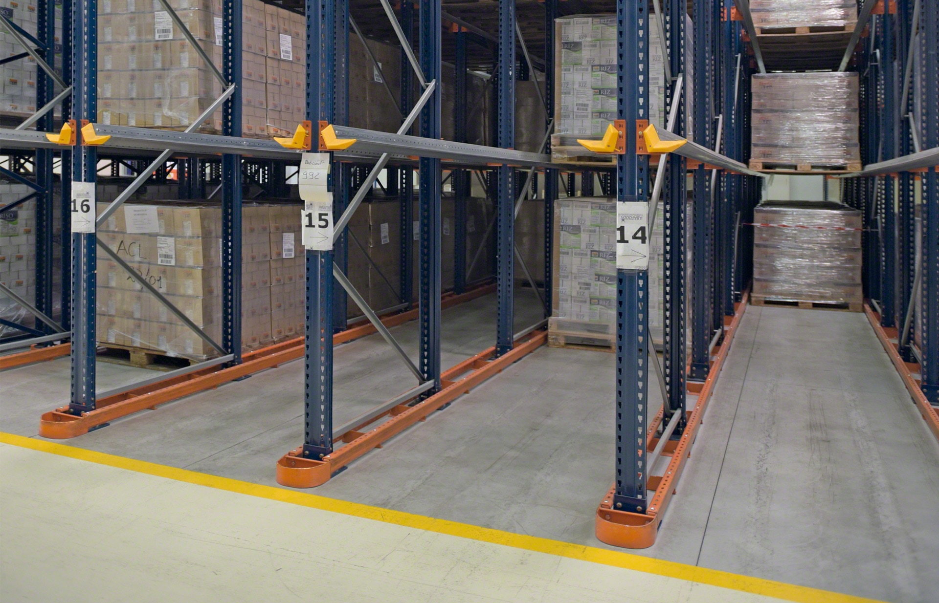 The VGPC guide rail is very common in warehouses where forklifts operate in drive-in racks