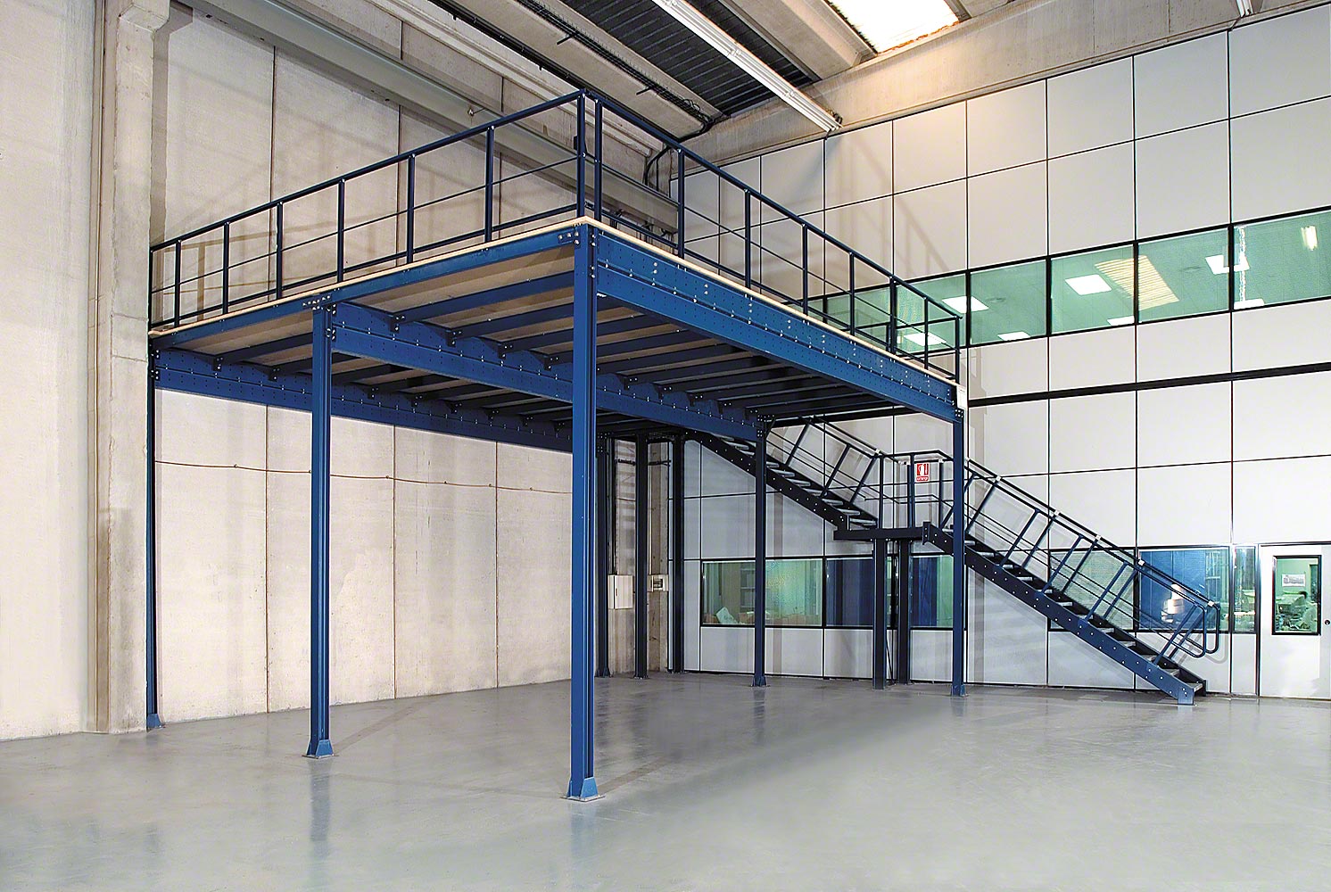 Mezzanines | Mezzanine Floors - Interlake Mecalux