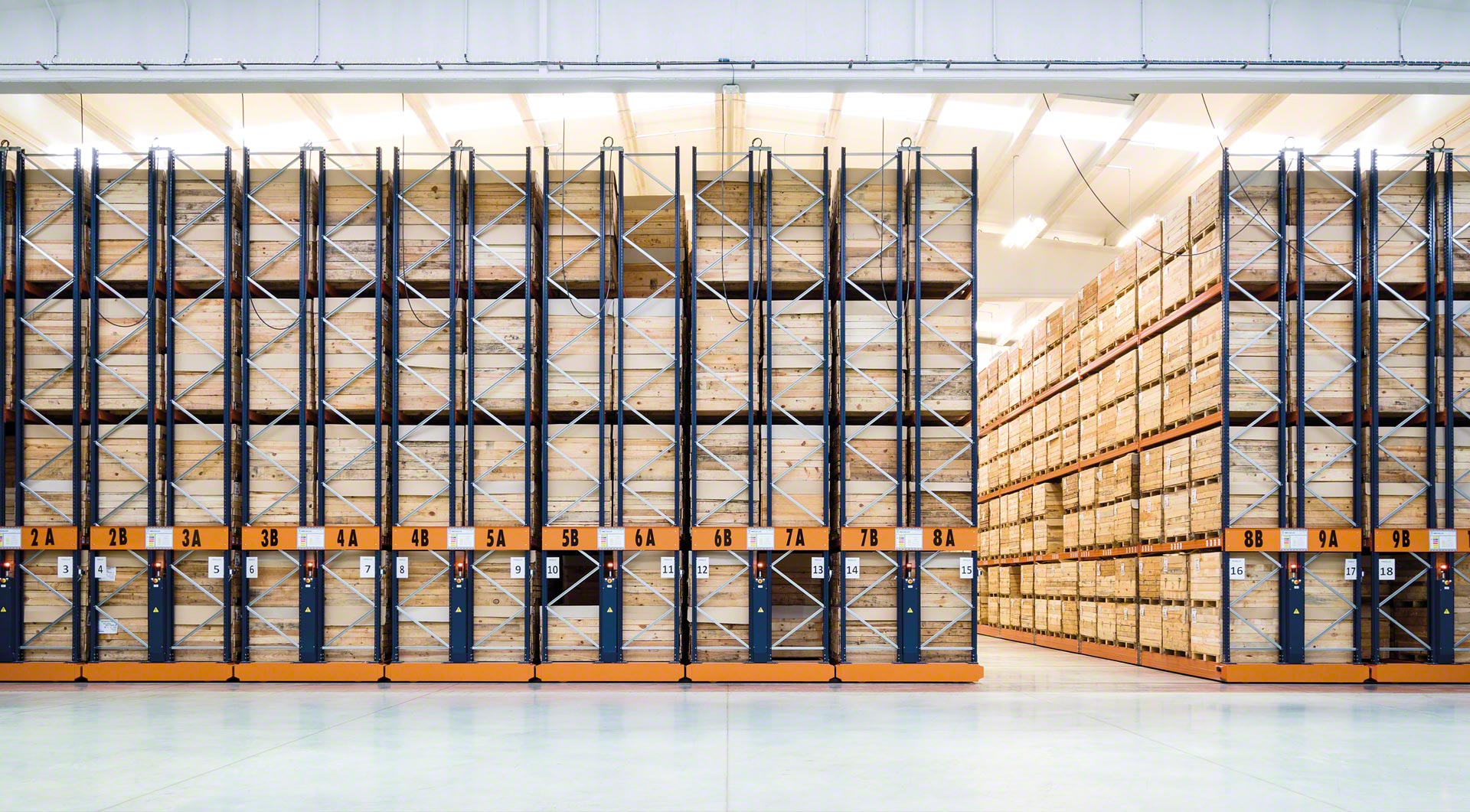 Mobile Racks | Mobile Racking Systems - Interlake Mecalux