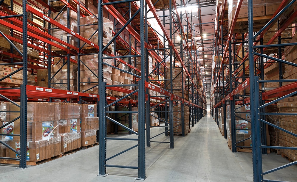 Some frames in Delta’s bolted Selective system are 36 ft high, allowing the company to make use of its new warehouse’s height