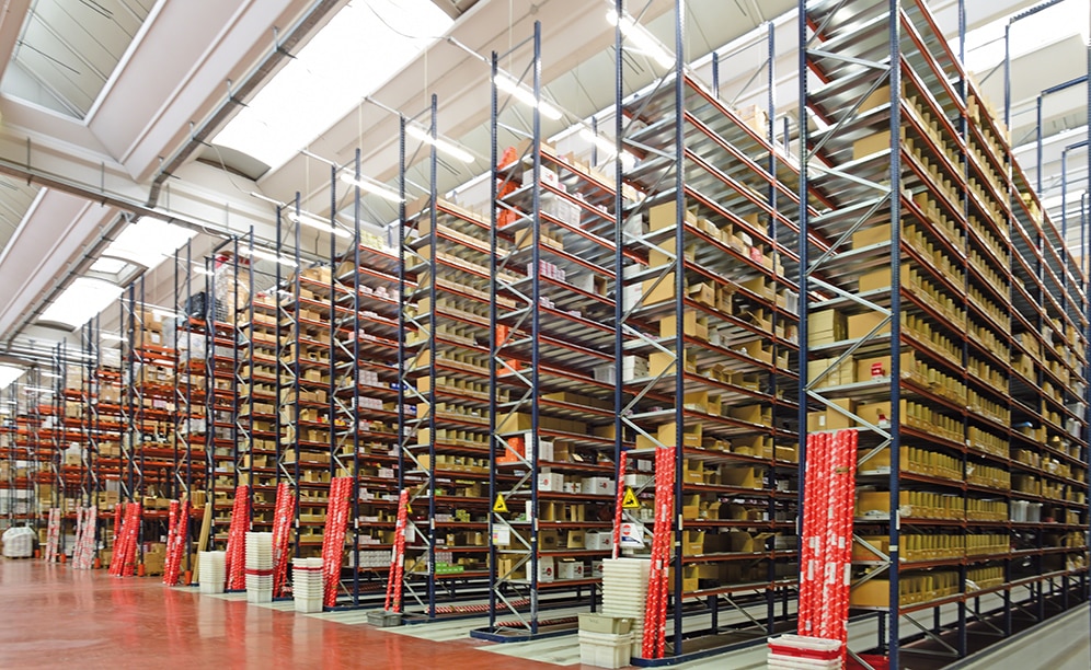 Interlake Mecalux has equipped the centre with pallet racks that are organised into two distinct areas: picking racks and pallet racking